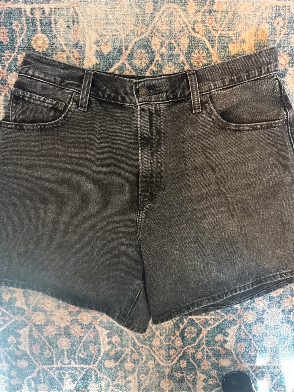 Levi’s High-Waist Baggy Denim Shorts Washed Black, Size 32